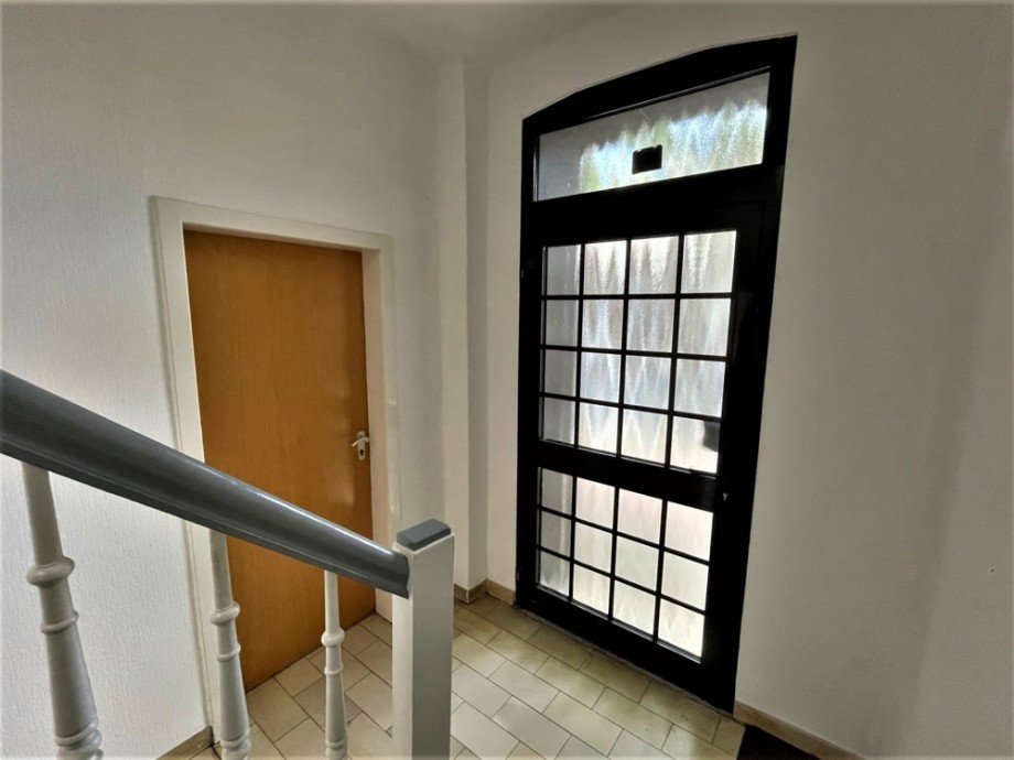 (23) Neben dem Haupteingang befindet sich der Zugang in ein weiteres Wohnzimmer Zweifamilienhaus Bottrop / Batenbrock