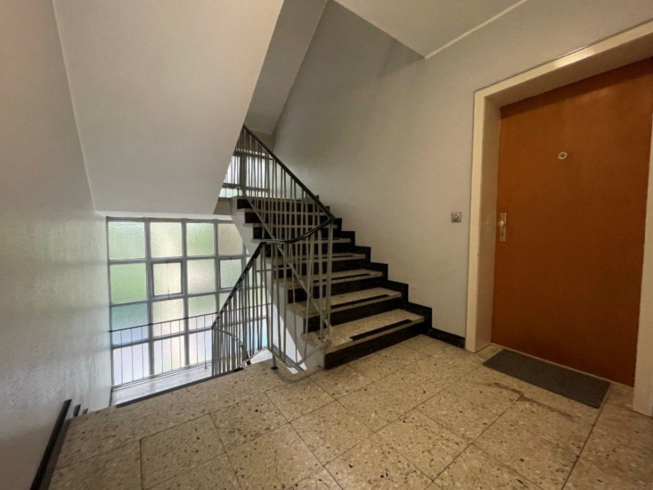 (16) Zur�ck im Hausflur folgen im Anschluss Impressionen aus dem Kellergeschoss Etagenwohnung Bottrop / Batenbrock