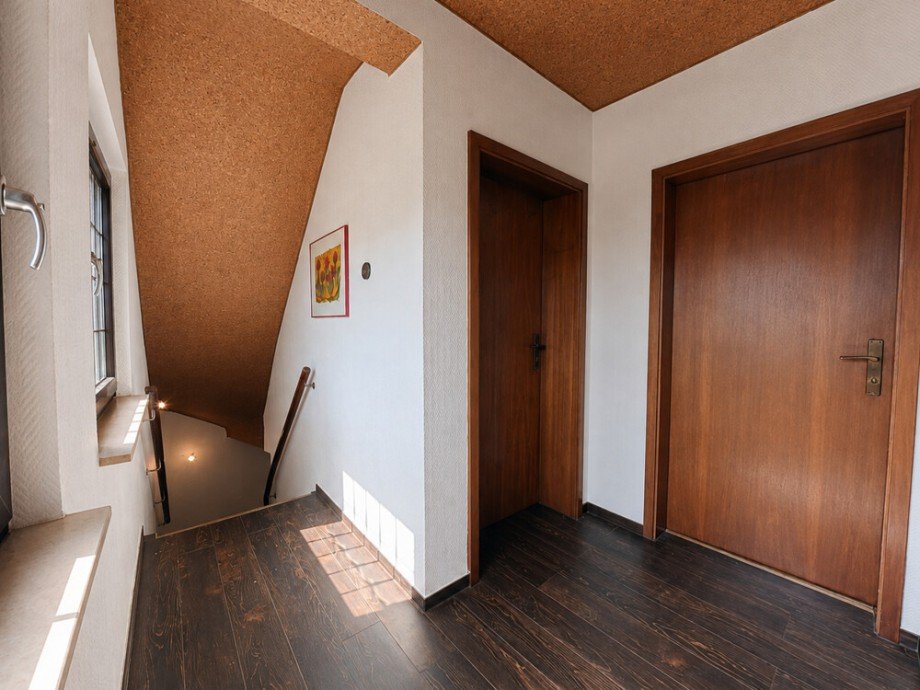 (12) Zur�ck im Inneren - der Flurbereich im Obergeschoss Reihenendhaus Bottrop / Batenbrock