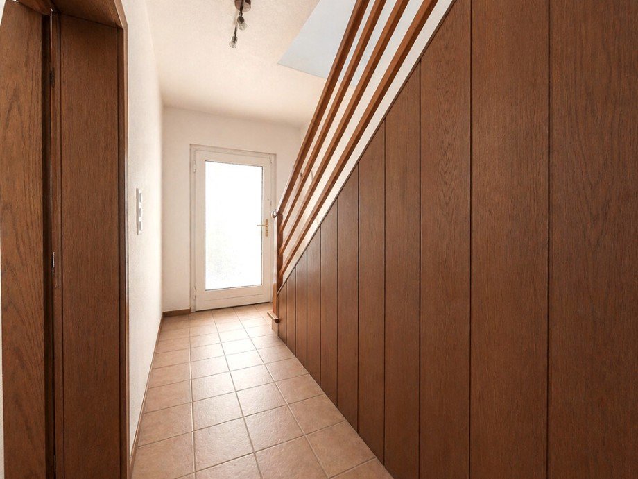 (4) Der Hausflur aus einer weiteren Perspektive Reihenmittelhaus Bottrop / Eigen
