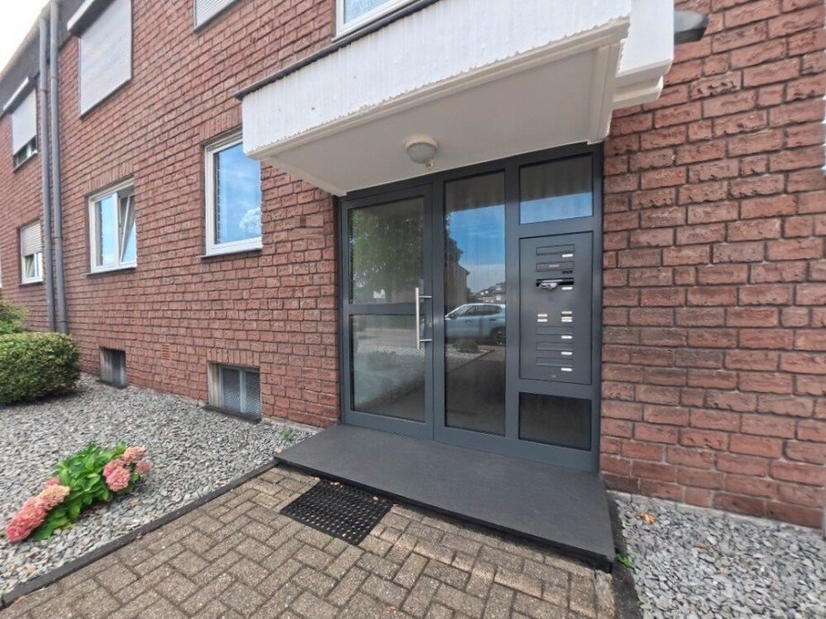 (3) Der gemeinschaftliche Hauseingangsbereich befindet sich auf der Geb�udevorderseite Etagenwohnung Bottrop / Fuhlenbrock