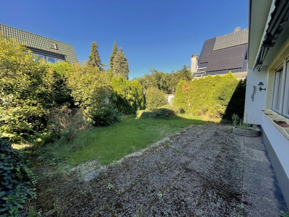 (35) ein Blick von der Terrasse in den Garten Einfamilienhaus Bottrop / Fuhlenbrock