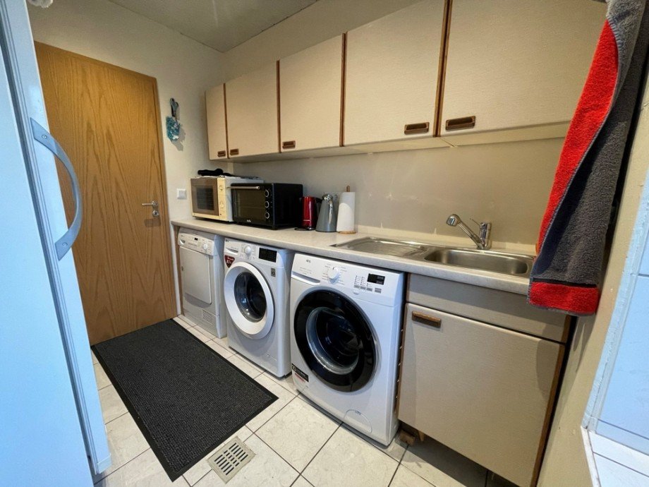 (18) Daran anschlie�end befindet sich ein praktischer Hauswirtschaftsraum Einfamilienhaus Bottrop / Feldhausen