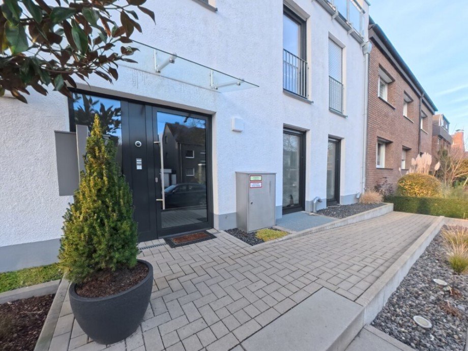 (2) Der gemeinschaftliche Hauseingangsbereich im Erdgeschoss Erdgeschosswohnung Bottrop / Fuhlenbrock