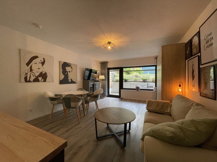 (10) �ber den Wohnraum haben Sie weiterhin direkten Zugang auf die r�ckseite Terrasse Souterrainwohnung Bottrop / Fuhlenbrock