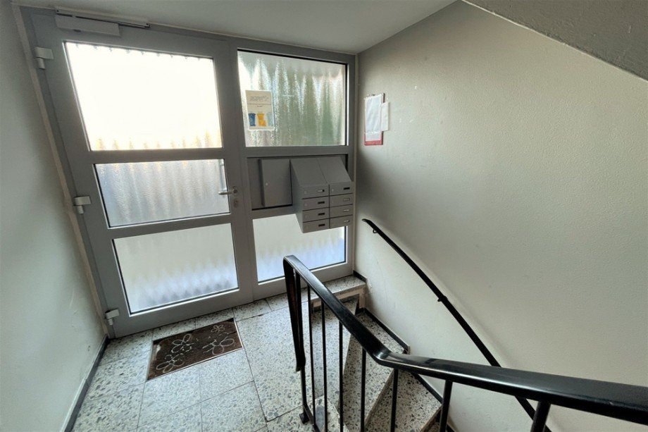 (7) Der Blick auf die Eingangst�r im Erdgeschoss Etagenwohnung Oberhausen / Sterkrade