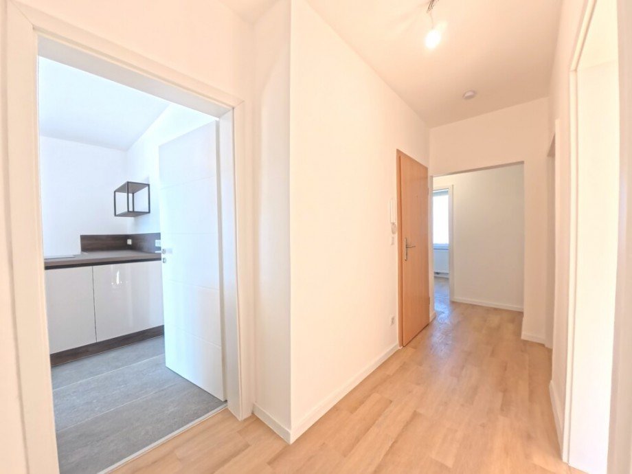 (6) Der Wohnungsflur aus einer weiteren Perspektive Etagenwohnung Bottrop / Stadtmitte