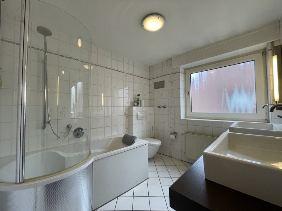 (26) Auch im Dachgeschoss befindet sich ein weiteres Badezimmer Reiheneckhaus Bottrop / Eigen