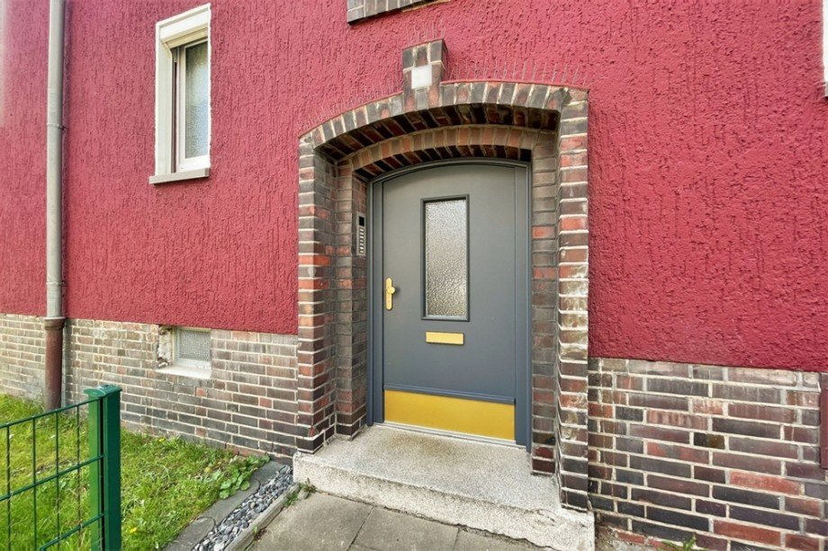 (2) Hier sehen Sie den gemeinschaftlichen Hauseingangsbereich Etagenwohnung Bottrop / Stadtmitte