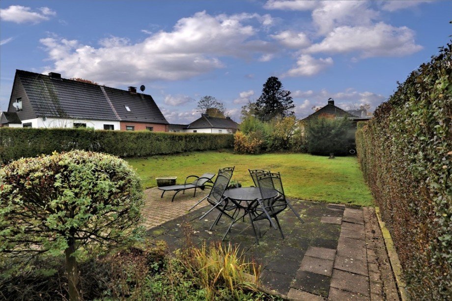 (23) Der Blick auf das r�ckw�rtige Gartengrundst�ck Doppelhaush�lfte Bottrop / Ebel