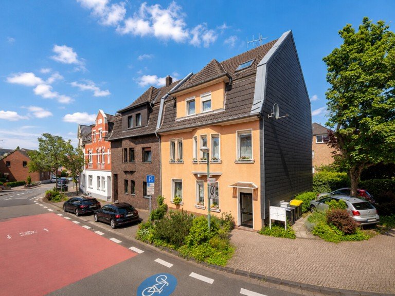 (1) Herzlich willkommen Bottrop / Stadtmitte - Stadtmitte Dachgeschosswohnung iTH: Altbaucharme trifft Stadtleben: Gem�tliches Appartement im Dachgeschoss in Bottrops Stadtmitte!