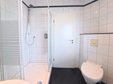 (11) Das G�ste-WC ist mit einer separaten Dusche ausgestattet *VERKAUFT*