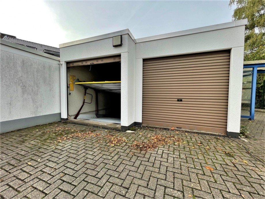 (18) Zum Wohnungseigentum geh�rt ein PKW Stellplatz in diesem ge�ffneten Doppelparker Etagenwohnung Bottrop / Fuhlenbrock