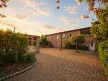 (5) Eine erste Impression vom r�ckseitigen Grundst�ck und vom Hofgeb�ude iTH: Mehr als ein Zuhause - Immobilienensemble in Bottrop f�r Familie, Ideen & neue Lebenskonzepte!