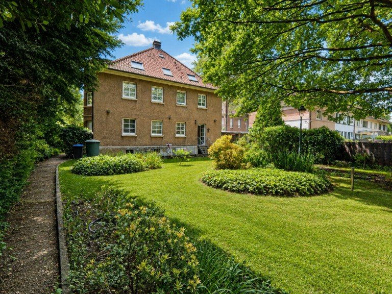 (25) Eine R�ckansicht auf das Geb�ude Bottrop / Stadtmitte - Stadtmitte Mehrfamilienhaus iTH: Bottroper 3FH-Wohnklassiker mit Charme, Gartenidylle und vielseitigen Nutzungsm�glichkeiten!