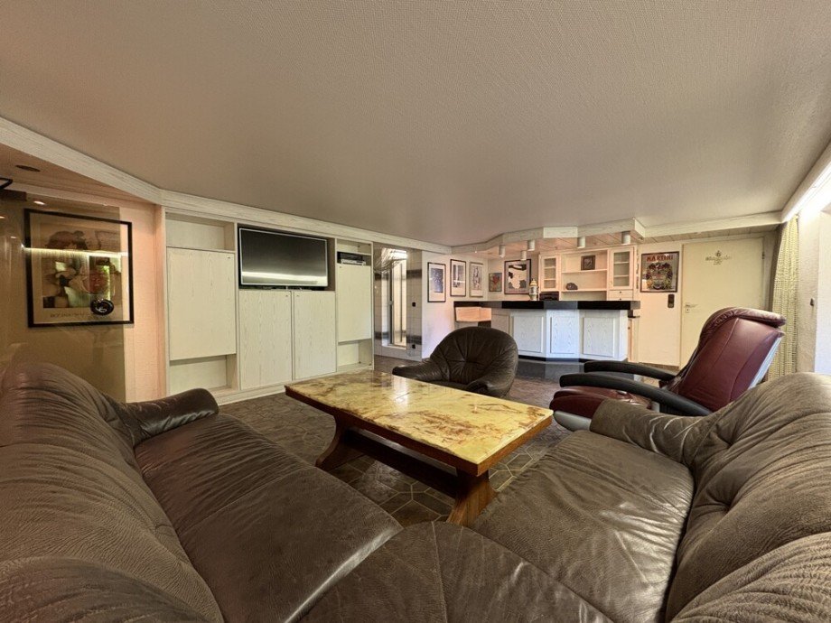 (20) Auf der Geb�uder�ckseite befindet sich u.a. eine Kellerbar mit angrenzendem Saunabereich Einfamilienhaus Bottrop / Grafenwald