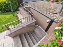 (28) �ber diesen Abgang erreichen Sie aus der Garage die gro�z�gigen Gartenfl�chen iTH: Ein Zuhause zum Bleiben - weitl�ufiges, freistehendes EFH mit Traumgarten in bester Wohnlage!