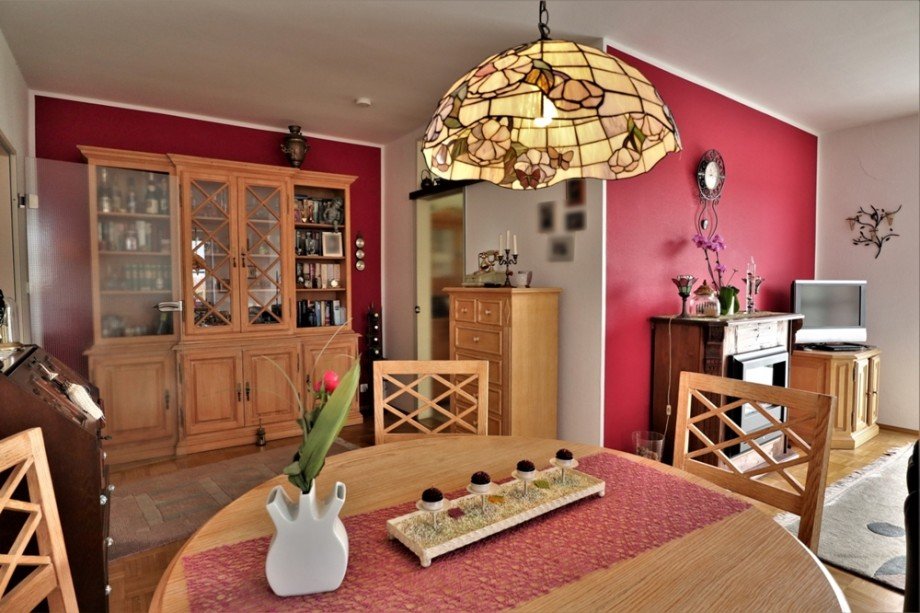 (8) Der erste Blick in das ger�umige Wohn- und Esszimmer u.a. mit Zugang in die K�che Etagenwohnung Bottrop / Stadtmitte