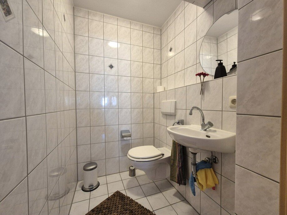 (8) Direkt neben dem Wohnungseingang befindet sich ein praktisches G�ste-WC Maisonettewohnung Bottrop / Vonderort