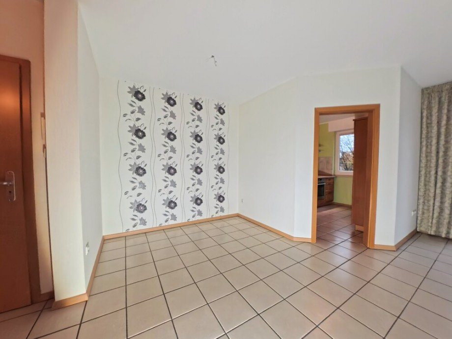 (12) Der Essbereich schlie�t sich offen an das Wohnzimmer an Etagenwohnung Bottrop / Stadtmitte