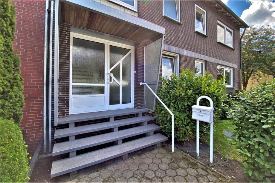 (3) Der Hauseingangsbereich im Erdgeschoss Zweifamilienhaus Bottrop / Fuhlenbrock