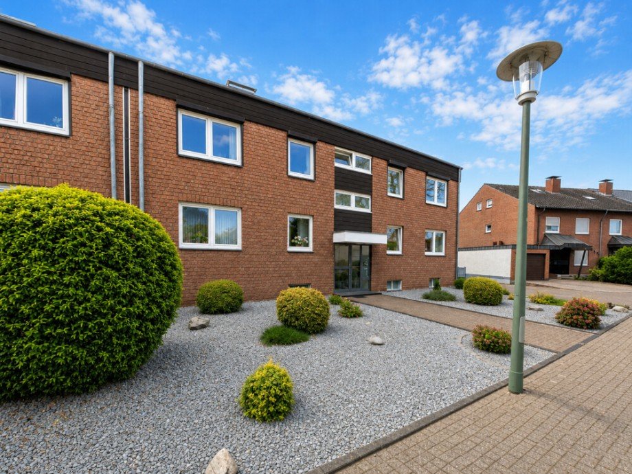 (2) Ein weiterer Blick auf die Geb�udefront Etagenwohnung Bottrop / Fuhlenbrock