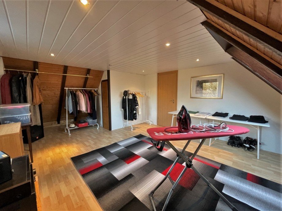 (34) Der zweite Raum im Dachgeschoss bietet ebenfalls auffallend viel Platz zur Entfaltung Einfamilienhaus Bottrop / Feldhausen