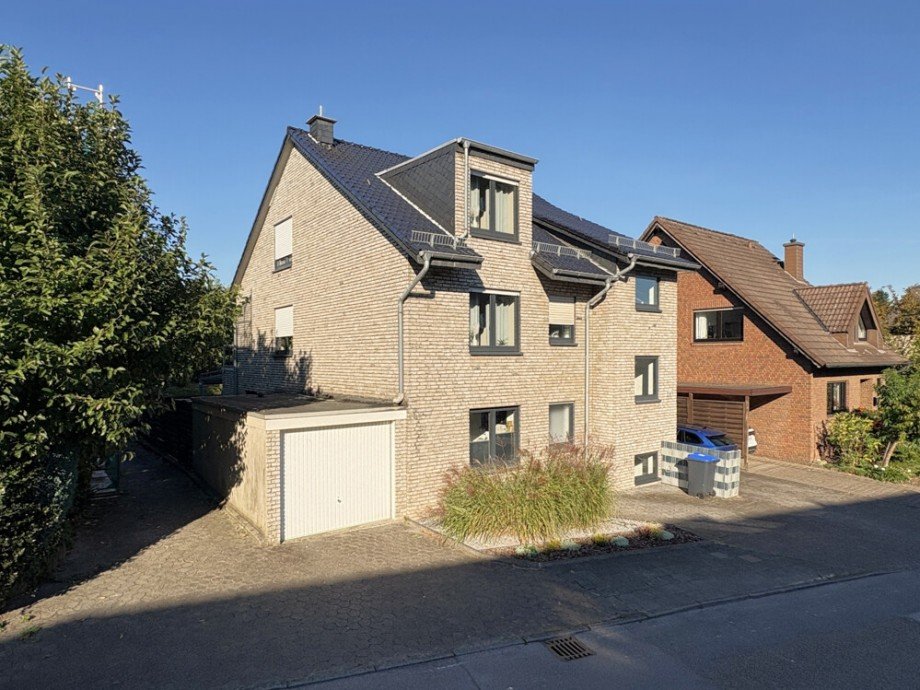 (2) Eine weitere Geb�udeansicht von der Stra�enseite Erdgeschosswohnung Bottrop / Fuhlenbrock