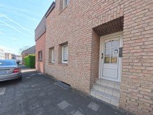 (3) Der Hauseingangsbereich befindet sich ebenfalls auf der Vorderseite iTH: Endlich mehr Raum f�r Kinderlachen: Gepflegtes RMH mit Gartenidylle in Bottrop-Fuhlenbrock!