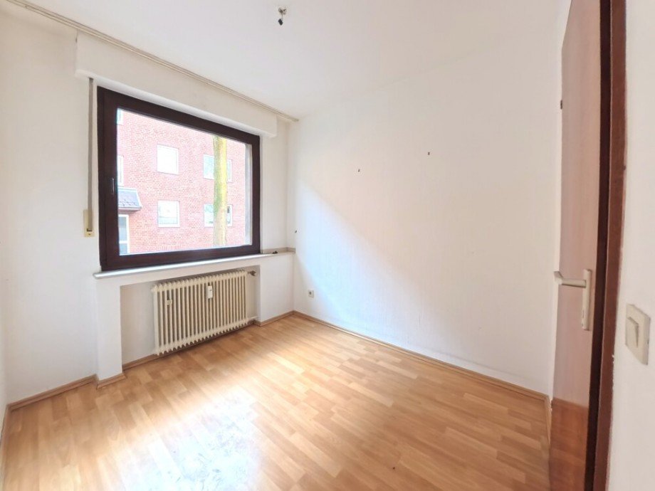 (16) Abschlie�end blicken Sie in ein Kinder- oder Arbeitszimmer Erdgeschosswohnung Oberhausen / Altstadt-Mitte