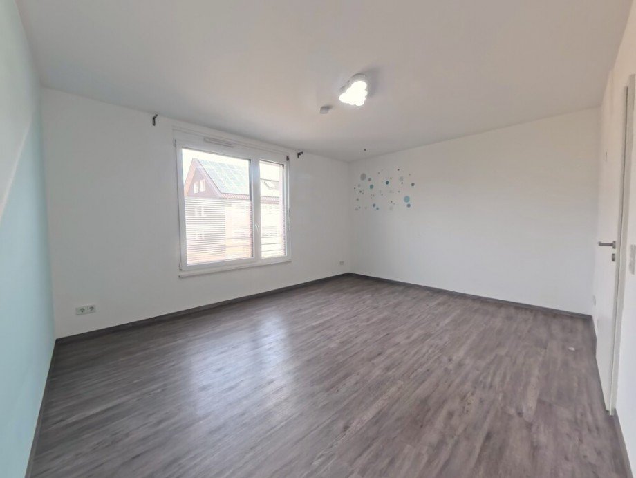 (17) Auf der Geb�udevorderseite befindet sich dieses Schlafzimmer Reihenmittelhaus Bottrop / Boy