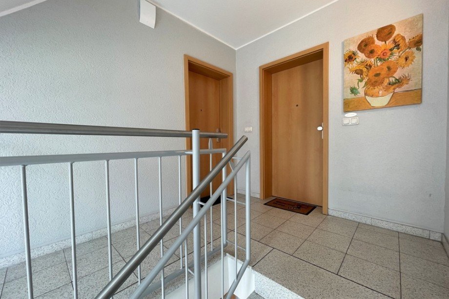 (17) Hier blicken wir auf Flurfl�chen im Dachgeschoss Mehrfamilienhaus Oberhausen / Klosterhadt-S�d