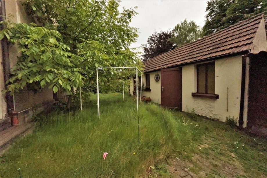 (10) Eine Ansicht der der ehemaligen Stallungen auf dem hinteren Grundst�ck Mehrfamilienhaus Bottrop / Batenbrock