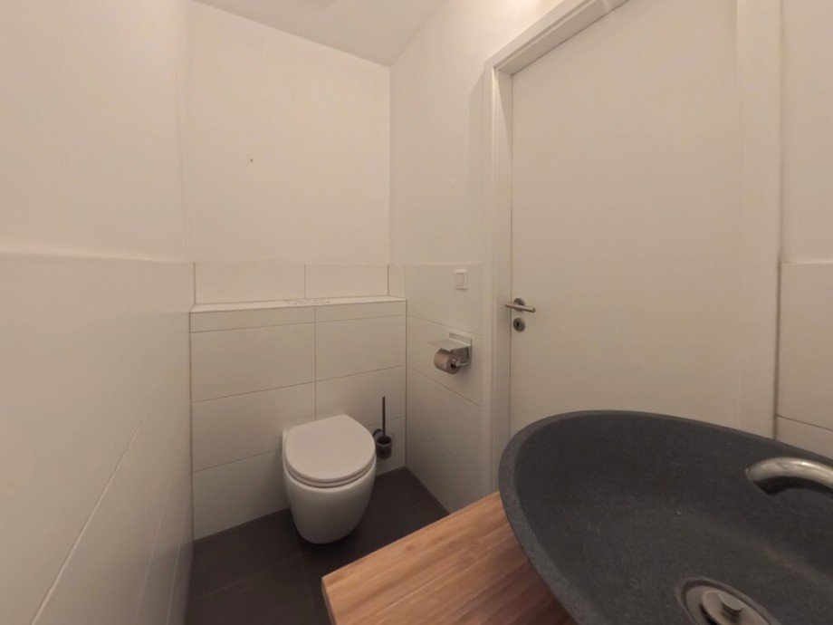 (6) Dieses G�ste-WC befindet sich unmittelbar am Hauseingang Reihenmittelhaus Bottrop / Boy