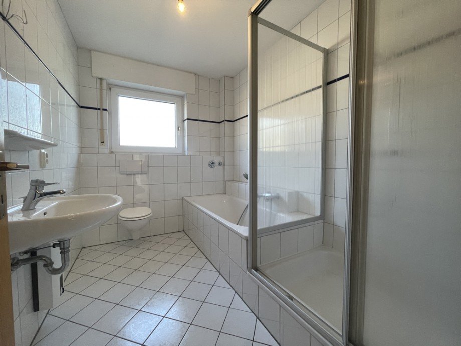 (9) Neben dem Schlafzimmer befindet sich das Badezimmer Etagenwohnung Bottrop / Fuhlenbrock