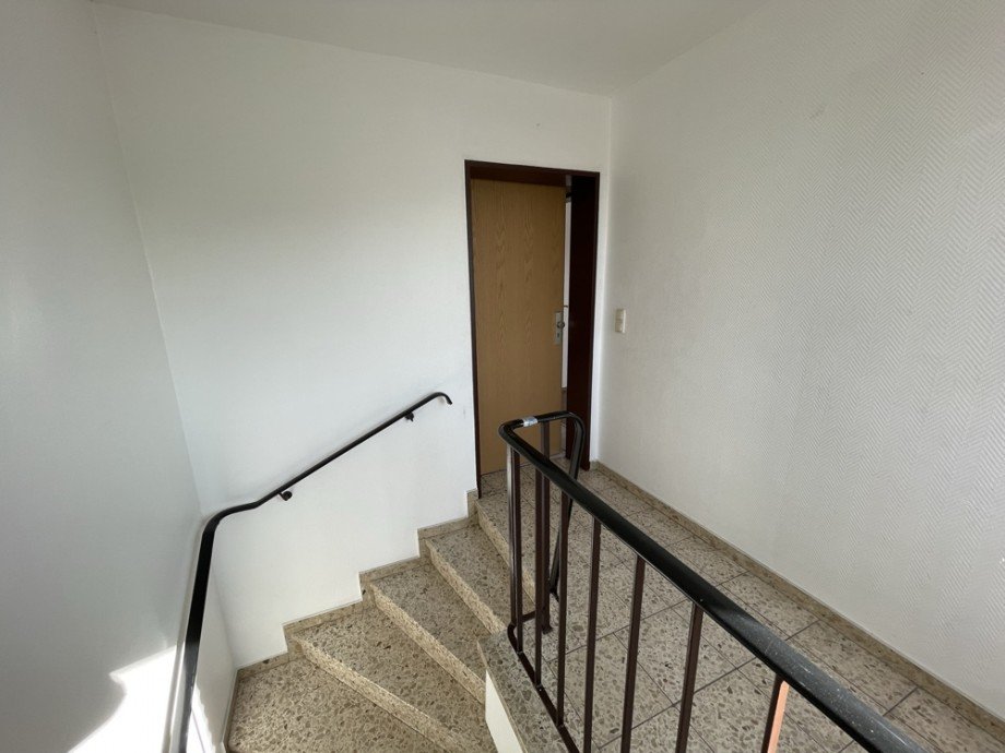 (14) Es folgen Eindr�cke aus der leerstehenden Gewerbeeinheit im Obergeschoss (rechts) Halle / Lager / Produktion Bottrop