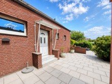 (14) Der Terrassenbereich am Anbau mit Gartenzugang *VERKAUFT*
