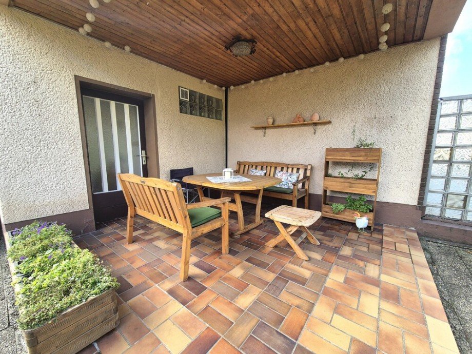 (34) Die Terrasse befindet sich in Verl�ngerung des Anbaubereichs im Erdgeschoss Doppelhaush�lfte Bottrop / Batenbrock