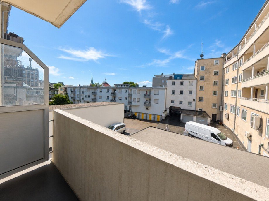 (18) Auf der Geb�uder�ckseite befindet sich noch ein der Gewerbefl�che zugeh�riger Balkon Ladenlokal Bottrop / Stadtmitte
