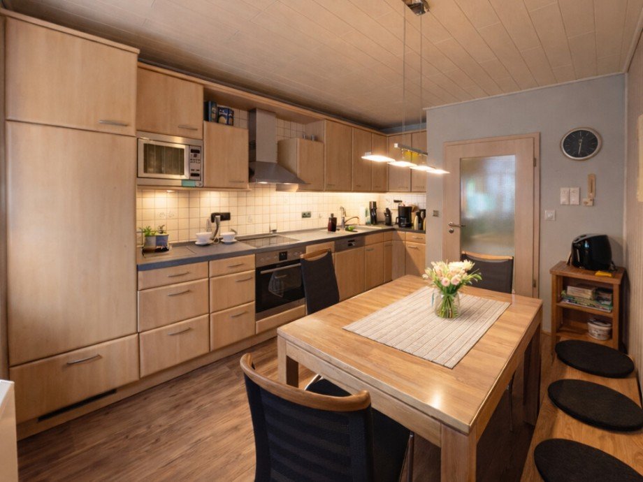 (8) Die K�che mit ger�umigen Essplatzbereich Einfamilienhaus Bottrop / Feldhausen