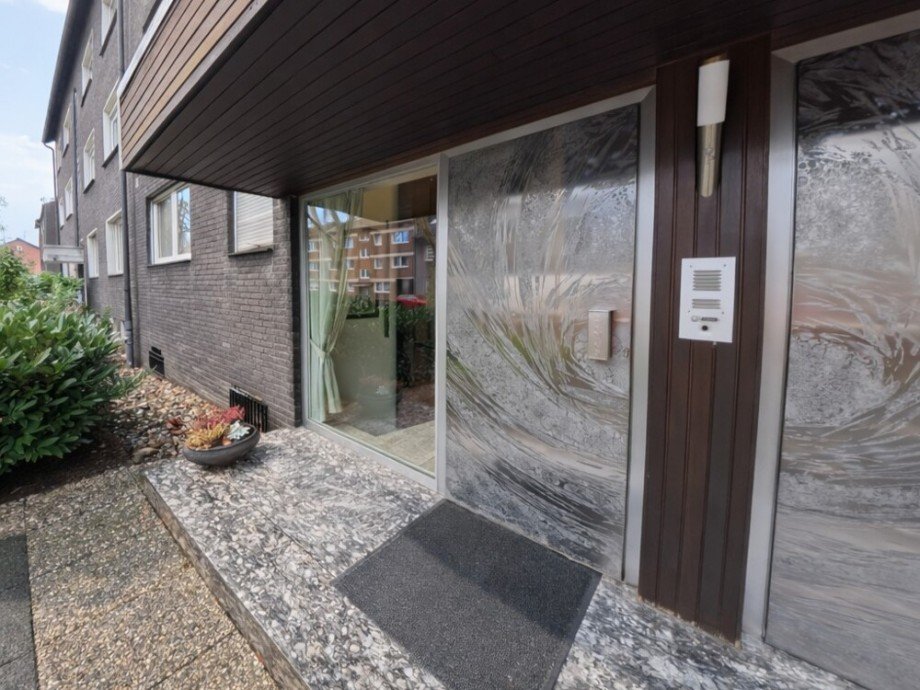 (4) Der separate Eingang in die gro�z�gige Wohneinheit im Erdgeschoss Mehrfamilienhaus Gladbeck / Gladbeck-Brauck