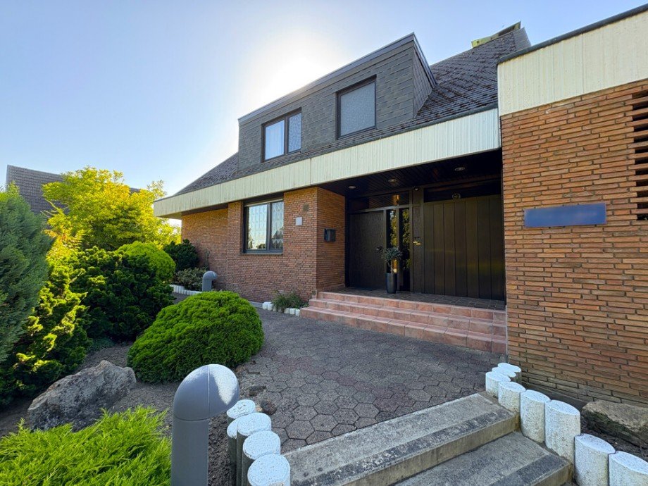 (3) Die Hauseingangsbereiche befinden sich auf der Geb�udevorderseite Einfamilienhaus Bottrop / Grafenwald