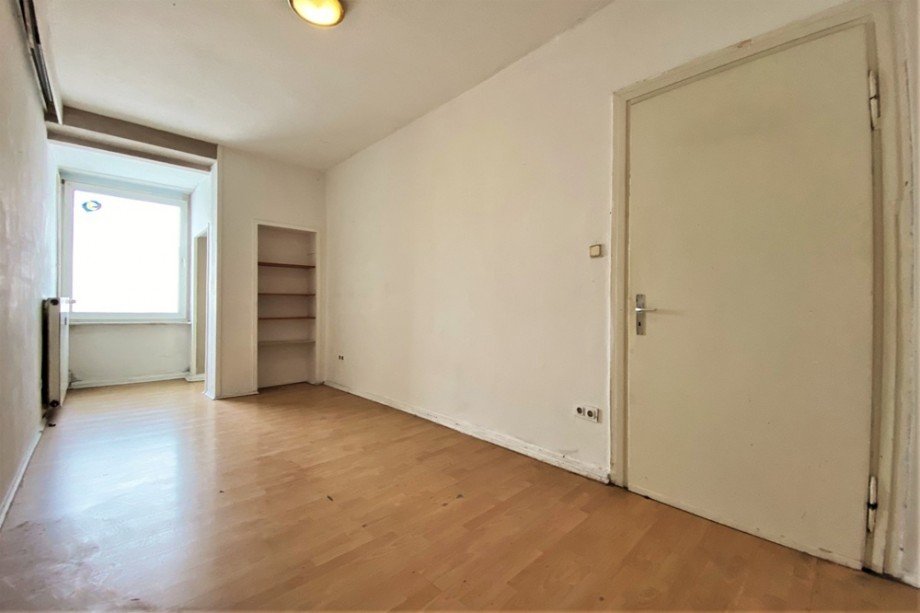 (10) Ein erster Einblick in das Schlaf- oder B�rozimmer auf dieser Etage im Obergeschoss Mehrfamilienhaus Bottrop / Stadtmitte
