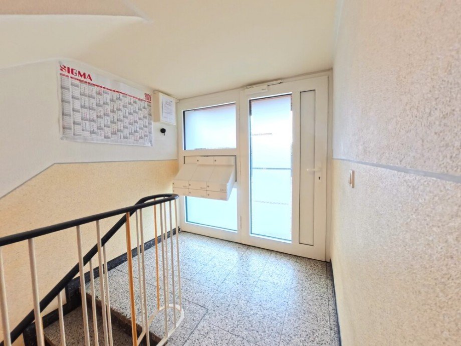 (3) Der Hauseingangsbereich im Erdgeschoss Dachgeschosswohnung Bottrop / Batenbrock