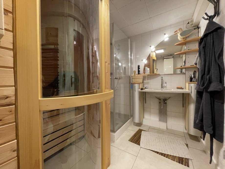 (30) Neben zwei Kellerr�umen befindet sich auf dieser Etage weiterhin auch eine Sauna (inkl. Dusche) Reiheneckhaus Bottrop / Eigen