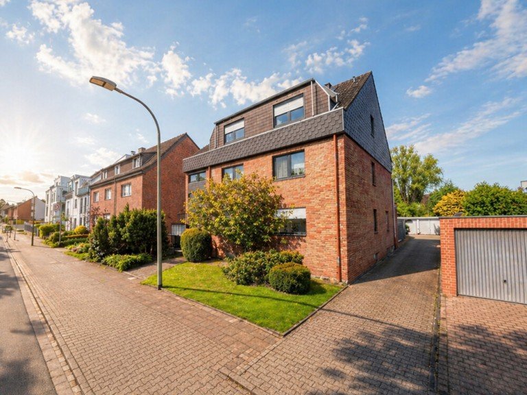 (1) Herzlich willkommen Bottrop / Fuhlenbrock - Fuhlenbrock Etagenwohnung iTH: Wohnen mit Extra im Fuhlenbrock - 3,5 Zimmer, Kamin, Balkon, eigener Garten & Garage inklusive!