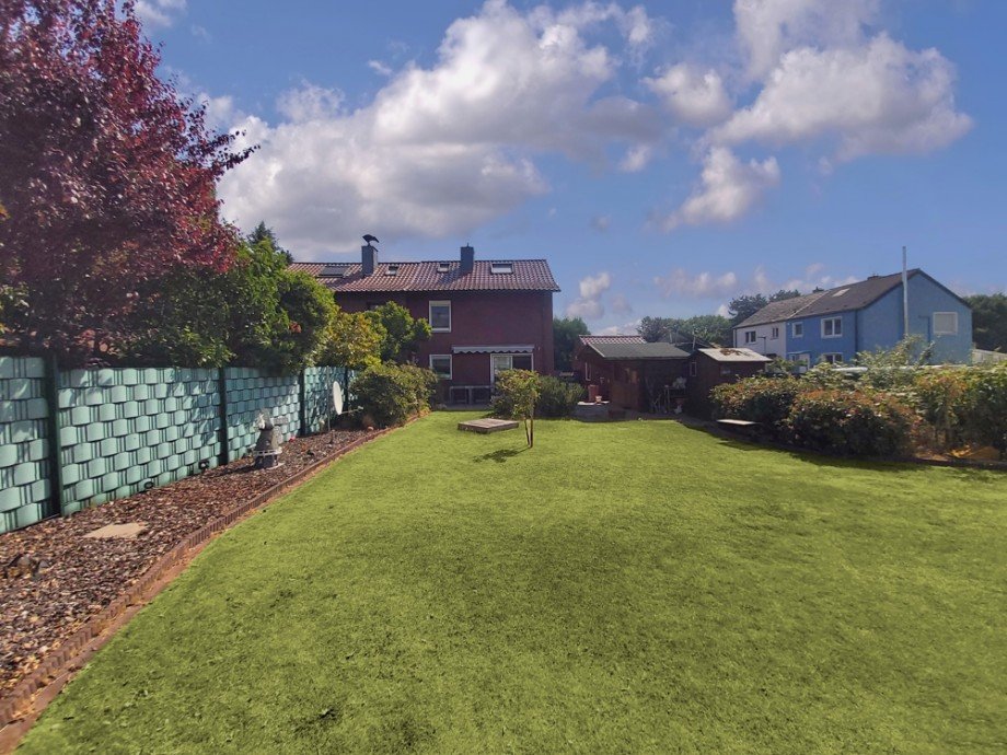 (31) Eine abschlie�ende Impression vom traumhaften Grundst�ck mit Blick auf die Geb�uder�ckseite Doppelhaush�lfte Oberhausen / Osterfeld-Ost