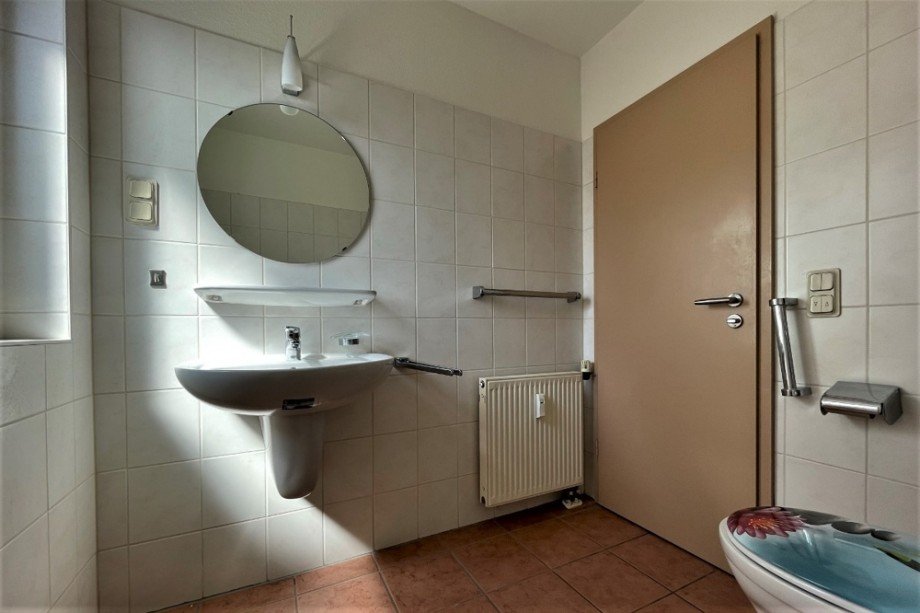 (5) Direkt neben dem Wohnungseingang befindet sich das G�ste WC Etagenwohnung Bottrop / Stadtmitte