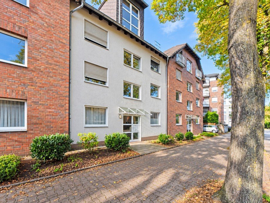 (3) Der gemeinschaftliche Hauseingangsbereich Etagenwohnung Bottrop / Stadtmitte