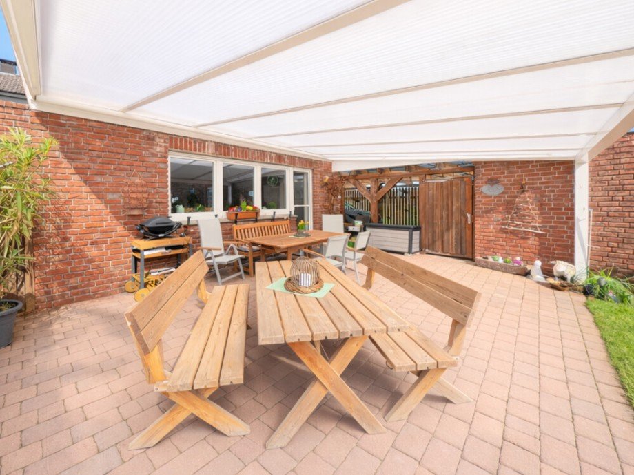 (13) Die einladende Terrasse aus einer anderen Perspektive Einfamilienhaus Bottrop / Feldhausen